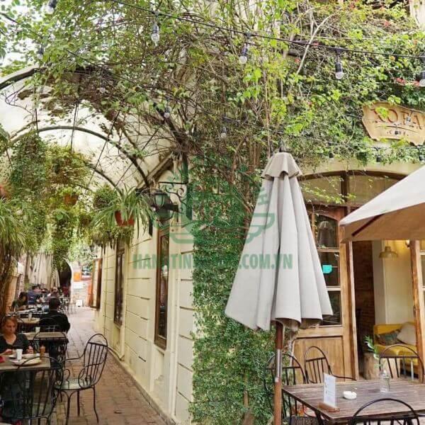 Trang trí không gian quán Xofa Cafe bằng ô che nắng độc đáo