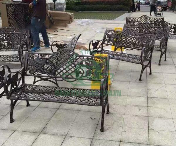 Hình ảnh thực tế ghế ngoài trời bằng sắt đang phân phối cho đại lý ở Đà Nẵng