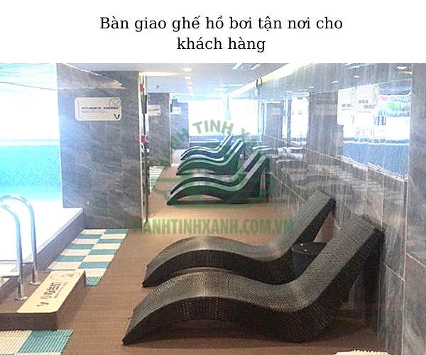 Bàn giao ghế hồ bơi mây nhựa tận nơi cho khách hàng ở Quảng Ninh