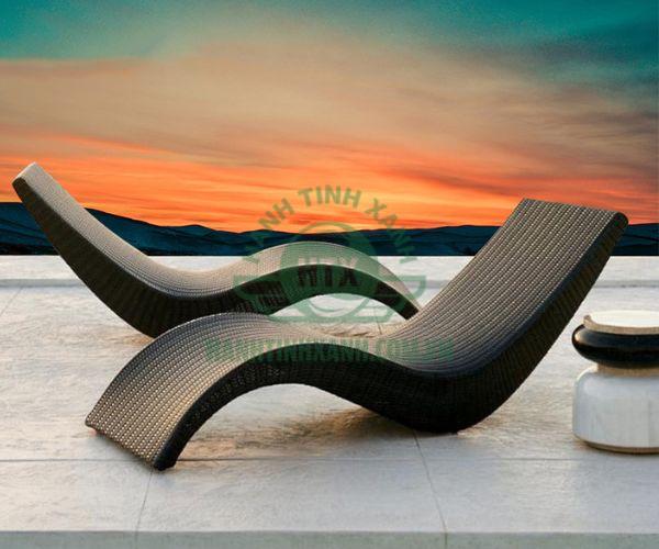Mẫu ghế tắm nắng bể bơi chất liệu mây nhựa được ưa chuộng hiện nay