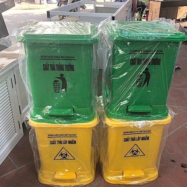Hình ảnh thực tế thùng rác đạp chân 25l giao cho chị khách tại Khánh Hòa