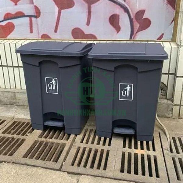 Hình chụp thùng rác đạp chân được chị khách ở Yên Bái phản hồi lại