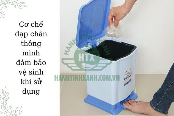 Kiểm tra bộ bàn đạp chân trước khi mua thùng rác