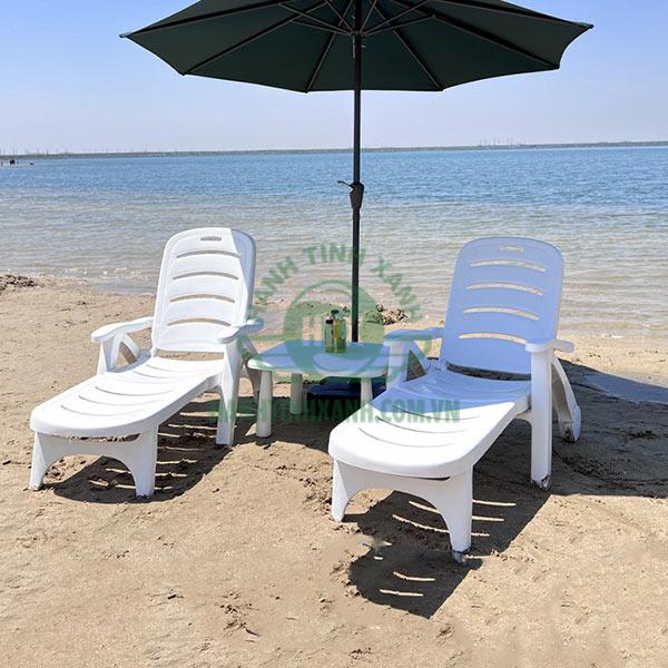 Mẫu ghế nằm bãi biển bằng nhựa vô cùng được ưa chuộng
