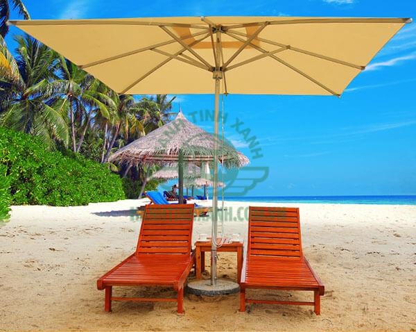Ghế gỗ tắm nắng dùng ở bãi biển, hồ bơi