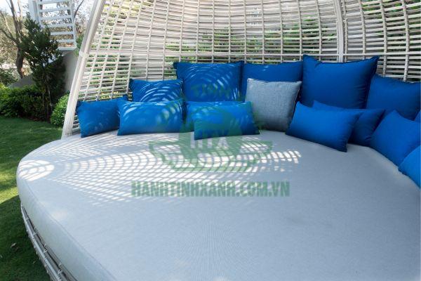 Đệm giường hồ bơi được thay mới mang đến trải nghiệm tốt cho khách hàng