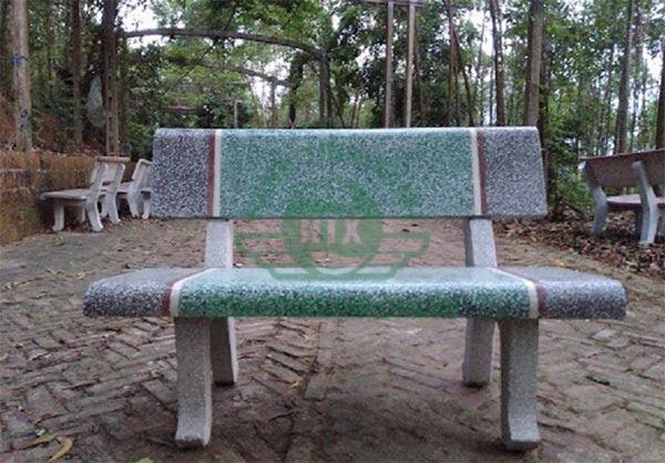 Ghế đá công viên rất thông dụng ở Việt Nam