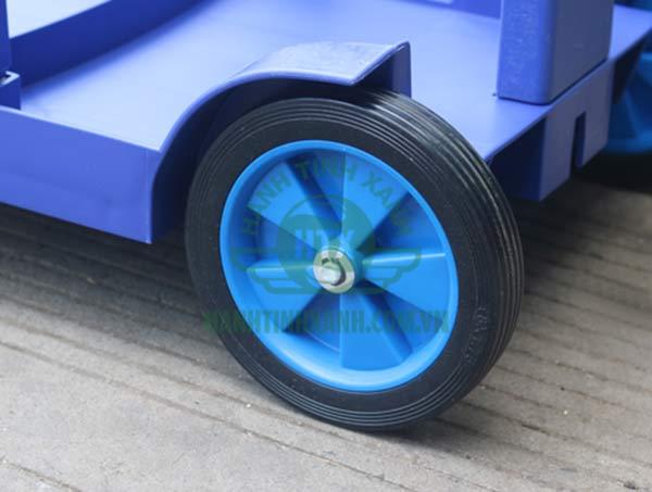 Hệ thống bánh xe bằng nhựa hoặc cao su bọc nhựa