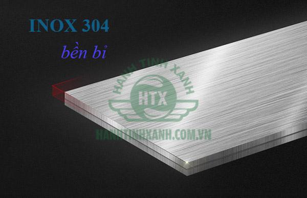  Thiết bị có phần vỏ bằng inox màu trắng bạc sạch, đẹp