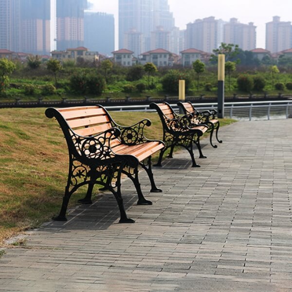 Mẫu ghế gang ngoài trời đặt tại các hè phố đi bộ
