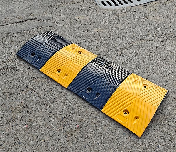 Hình ảnh thật thân gờ giảm tốc 100cm của Hành Tinh Xanh