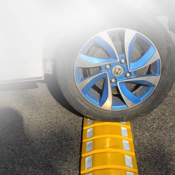 Mẫu gờ cao su giảm tốc chịu được tải trọng lớn