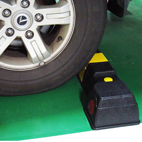 Cục canh bánh xe bằng nhựa