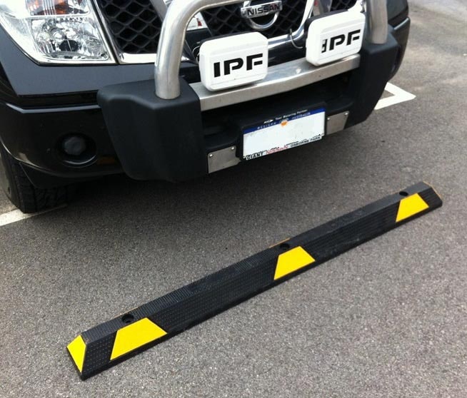 Thanh chặn bánh xe ô tô bằng cao su