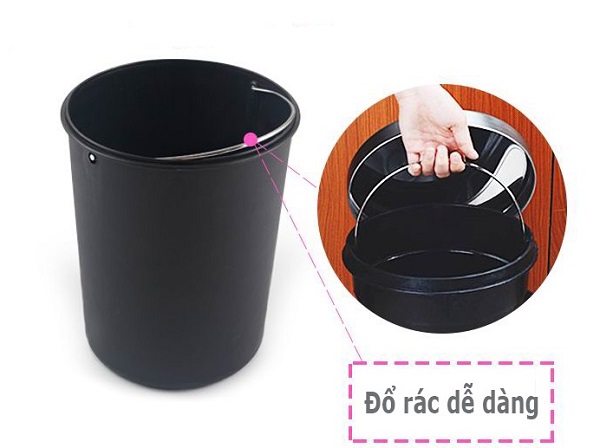 Thùng đựng rác bên trong tích hợp quai xách giúp việc đổ rác dễ dàng hơn