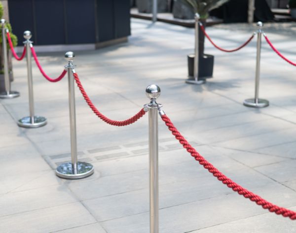 Hình ảnh cột chắn Hành Tinh Xanh được đưa vào sử dụng