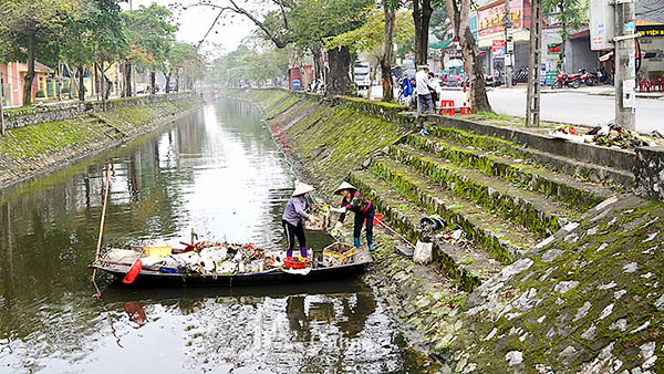 thu gom rac tren song nam dinh