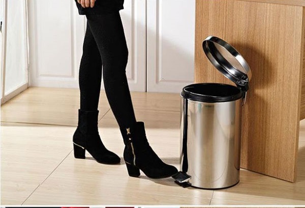 Bỏ rác vào thùng dễ dàng bằng một thao tác đạp chân