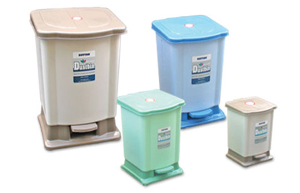 thung rac nhua dap chan