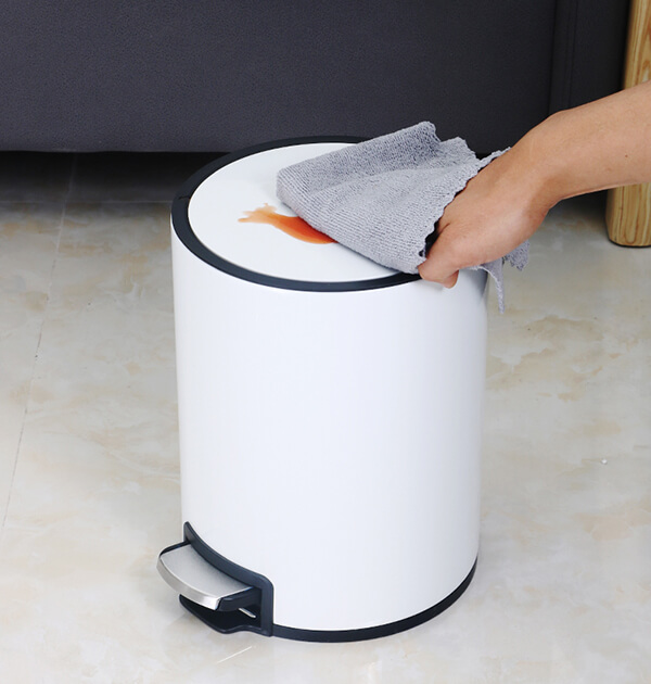 suc hut tu thung rac dap chan 4