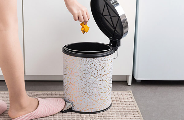 thung rac dap chan cho gia dinh