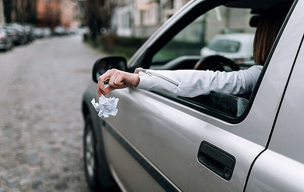 tinh trang vut rac bua bai