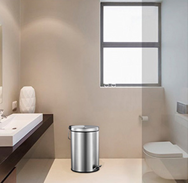 Phòng tắm nên dùng thùng rác inox đạp chân