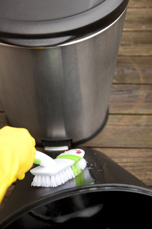 Vệ sinh thùng rác inox như thế nào cho đúng cách?