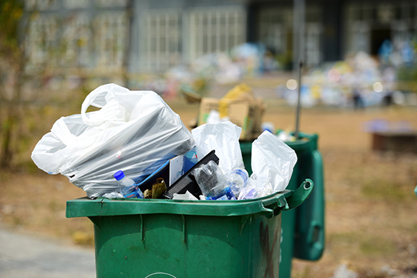 Thùng rác sẽ giúp cho môi trường sống được sạch đẹp hơn