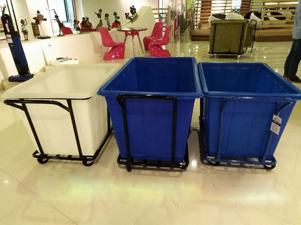 Mẫu xe giặt là bằng nhựa trưng bày tại Hành Tinh Xanh