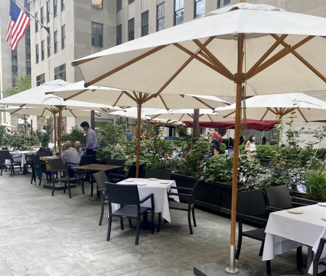 Mẫu ô dù chính tâm vuông thiết kế gọn nhẹ, thanh lịch