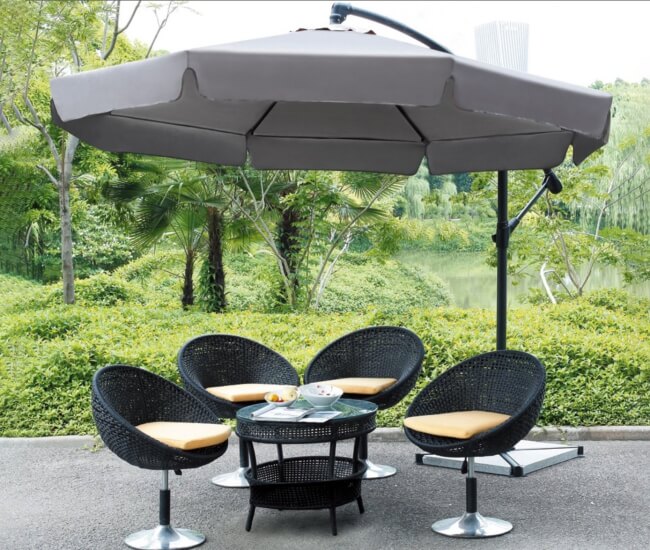 ô lệch tâm trang trí quán cafe giúp không gian ấn tượng