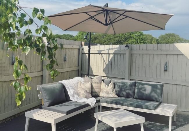 Hình ảnh mẫu dù tròn lệch tâm cho quán cafe