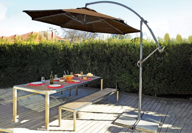 Mẫu ô lệch tâm tròn loại to che nắng sân vườn