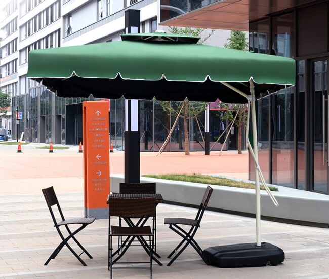 Ô dù vuông lệch tâm ấn tượng, che nắng quán cafe