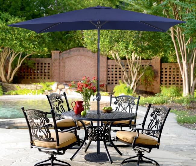 Mẫu ô dù vuông chính tâm che mưa cỡ to tại các nhà hàng