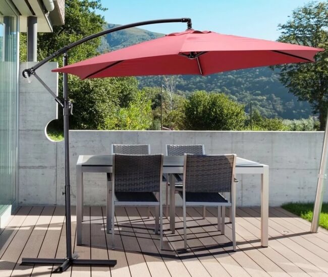 Mẫu dù to che nắng ngoài trời đang được ưa chuộng hiện nay