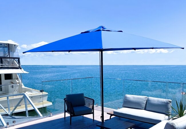 Mẫu dù chính tâm vuông được ưa chuộng tại các bãi biển