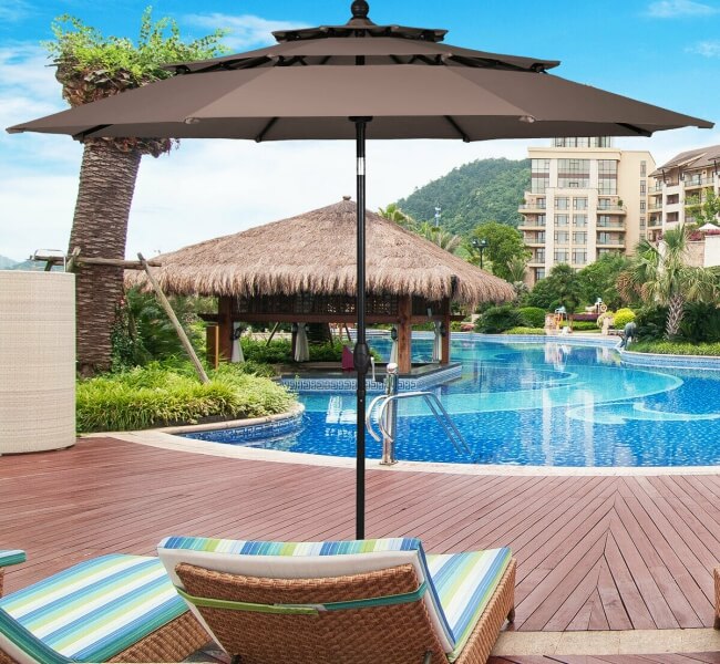 Mẫu dù chính tâm tròn tạo nên không gian thanh lịch và sang trọng