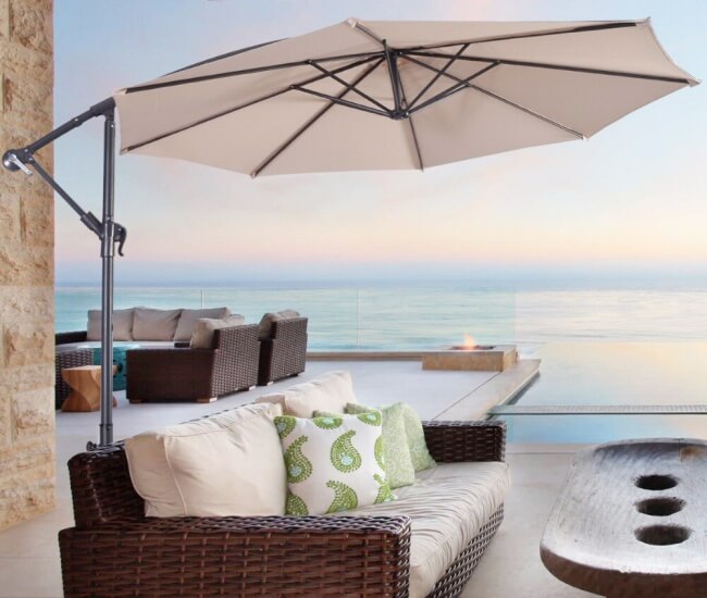 Hình ảnh mẫu dù che nắng bãi biển lệch tâm ấn tượng