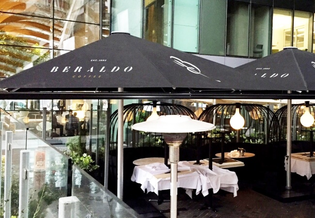 Mẫu ô dù quán cafe quảng cáo thương hiệu hiệu quả, tiết kiệm chi phí