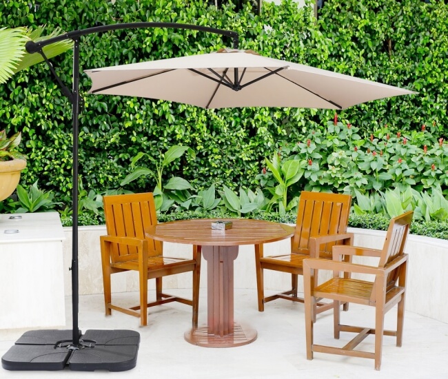 Mẫu dù lệch tâm che nắng quán cafe sân vườn ấn tượng