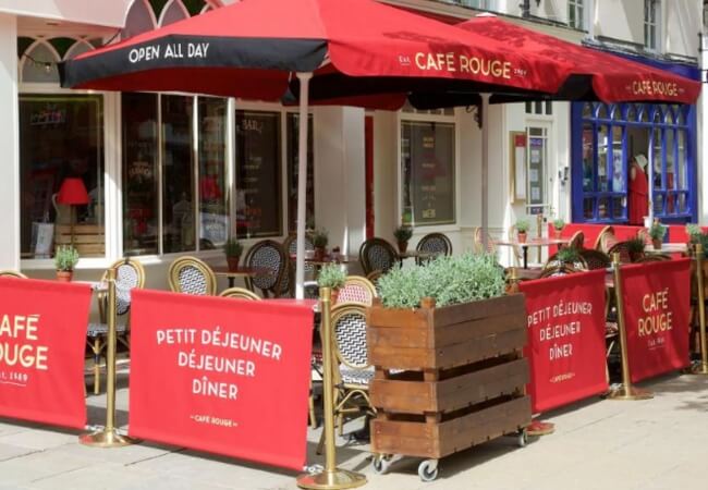 Ô dù quảng cáo sử dụng nhiều tại các quán cafe