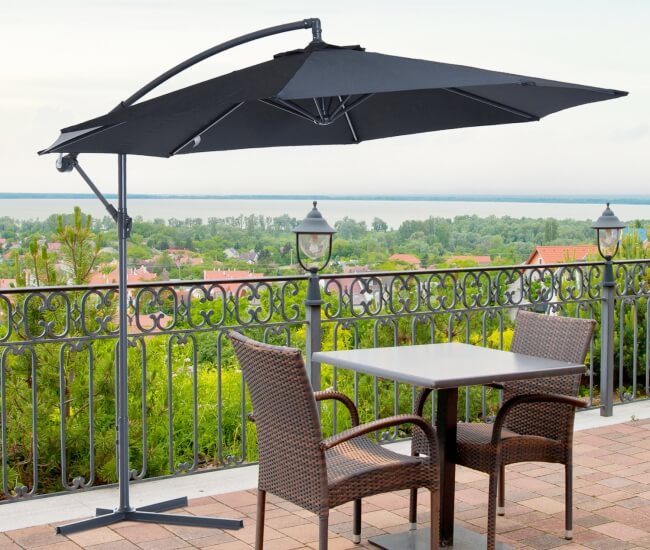 Mẫu dù lệch tâm che nắng sân vườn