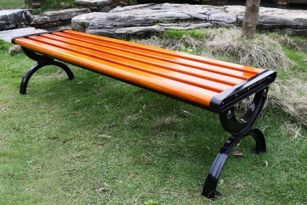 Ghế gang không tựa đặt tại các khu du lịch