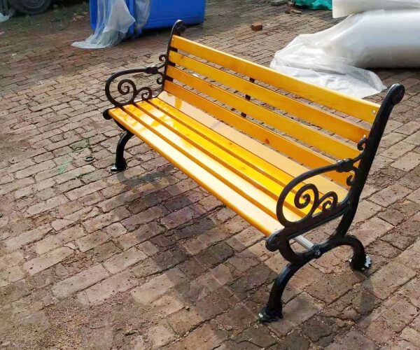 Hình ảnh thực tế ghế gang đúc tại xưởng Hành Tinh Xanh