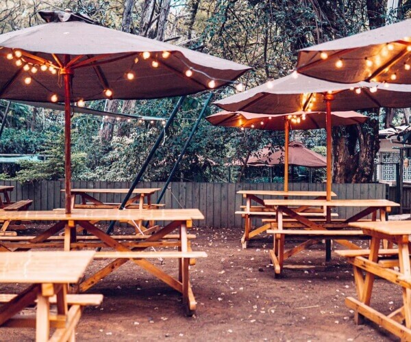 Lựa chọn màu nâu sẫm cho phong cách cafe vintage