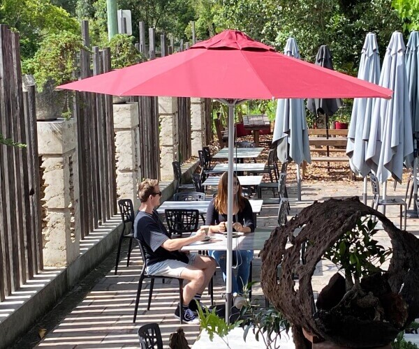 Cận cảnh ô che nắng quán cafe chất lượng, cao cấp