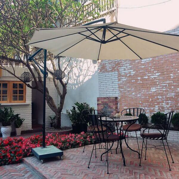 Dù che nắng làm nổi bật không gian quán cafe của bạn