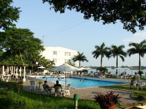 Dù hồ bơi đem lại những phút giây nghỉ ngơi thoải mái, an toàn